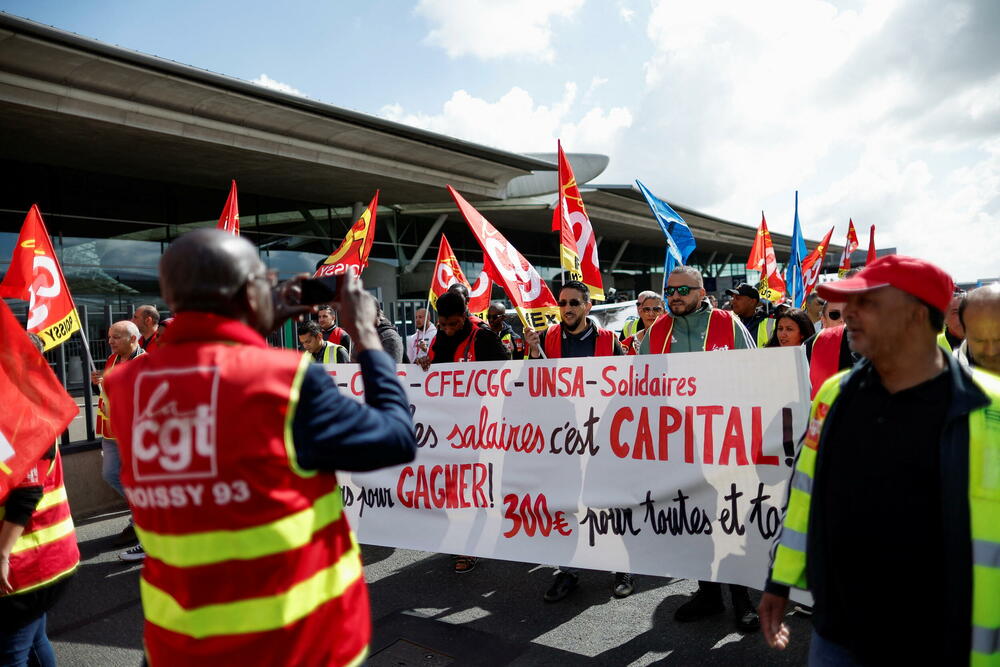 Protest zaposlenih na Aerodromu Šarl de Gol