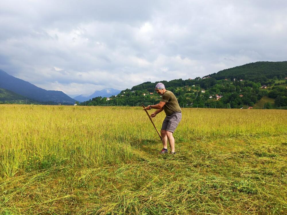 <p>Predsjednik Opštine Mojkovac, Vesko Delić, koji je izrazio želju da se danas a i svake naredne godine što dalje čuju zvuci mojkovačke kose</p>