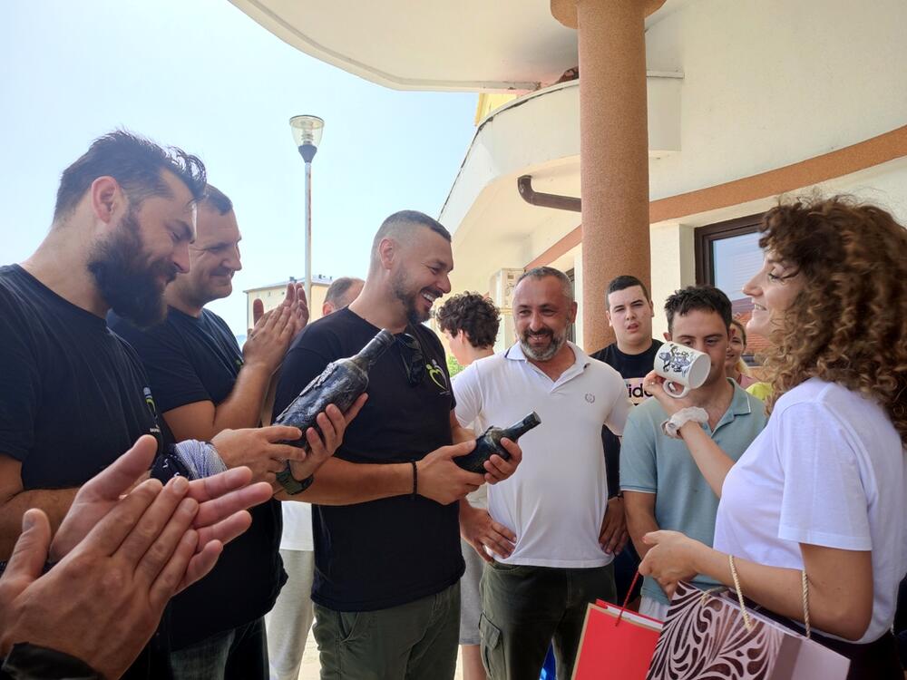 <p>"Ovakve posjete znače puno za naše korisnike. To je i skretanje pažnje na njih. Društvena sredina se na neki način okrenula i razvila se svijest kod naroda i ovoga je sve češće, a i mi sve češće boravimo van ustanove. Ovo je neka nova priča", kazao je direktor Dnevnog centra Radovan Draganić</p>