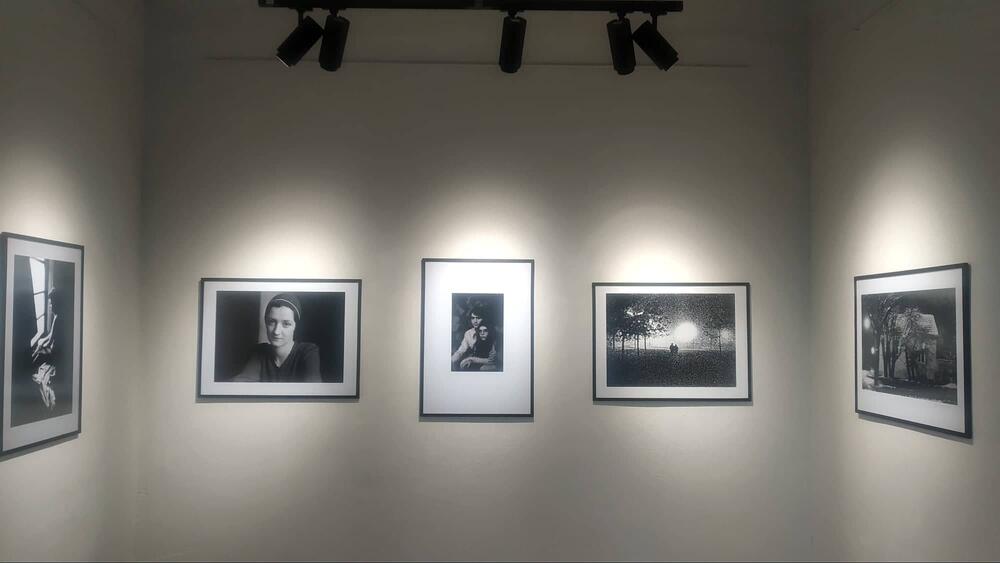 <p>Presjek pedesetogodišnjeg stvaralaštva fotograf Branislav Strugar predstavlja u galeriji “F64” u Podgorici. Izložbom kojom prikazuje djela koja dosad nijesu predstavljana, on najavljuje i promociju monografije, a o svemu tome više govori za “Vijesti”</p>