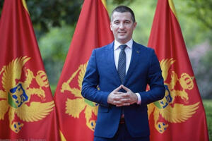 Bečić: Sud građana jasan, nikad odlučniji da Crnu Goru uvedemo u...