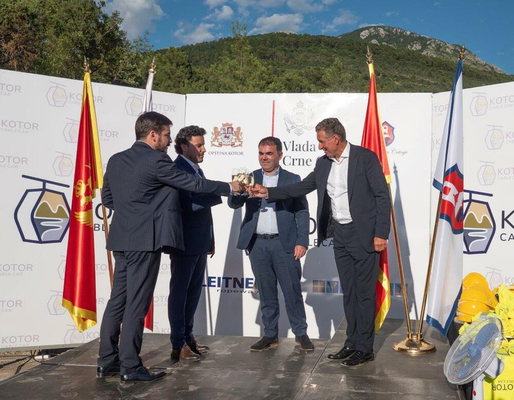 <p>Kamen temeljac nove žičare Kotor-Lovćen svečano su položili premijer Crne Gore, predsjednik Opštine Kotor, gradonačelnik Prijestonice i predstavnici konzorcijuma Leitner - Novi Volvox</p>