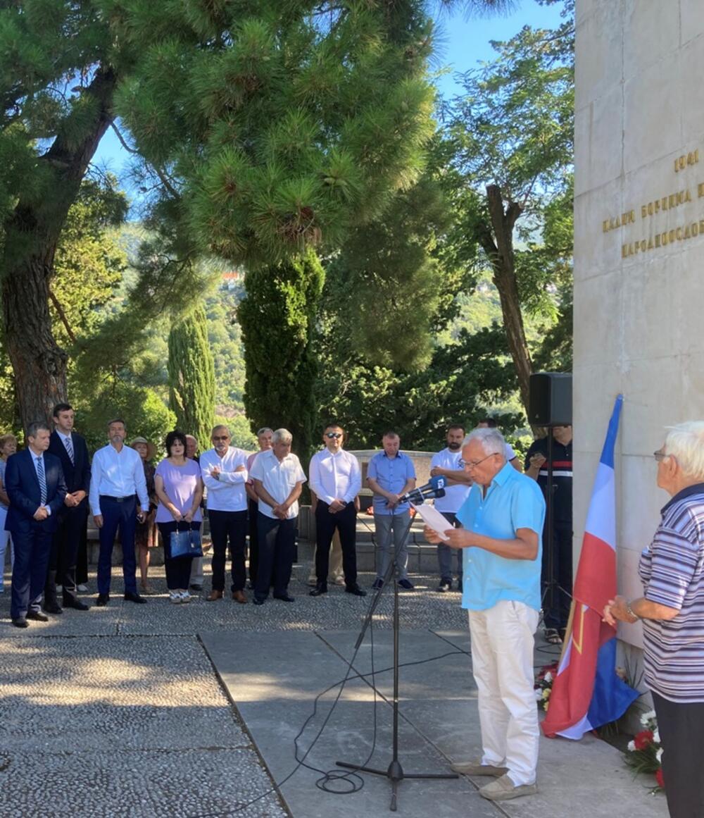 <p>Ceremoniji je prisustvovao i konzul Srbije u Herceg Novom, Mićo Rogović</p>