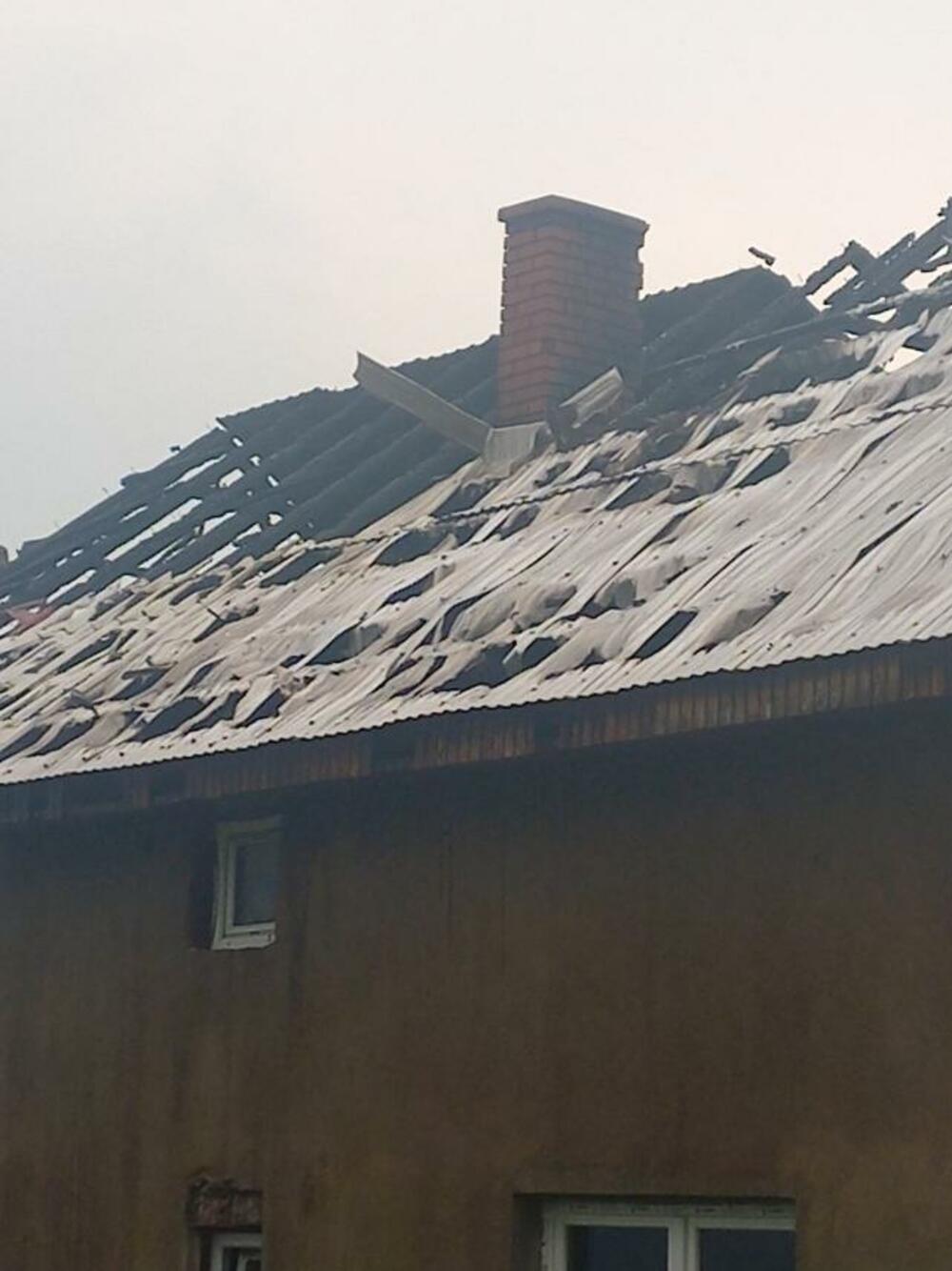 <p>Kako je kazao komandir Službe zaštite i spasavanja Marinko Medojević, pretpostavlja se da je požar uzrokovao udar groma</p>