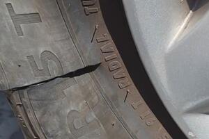 "21. maj": Jednoj aktivistkinji izbušene gume na vozilu, drugoj...