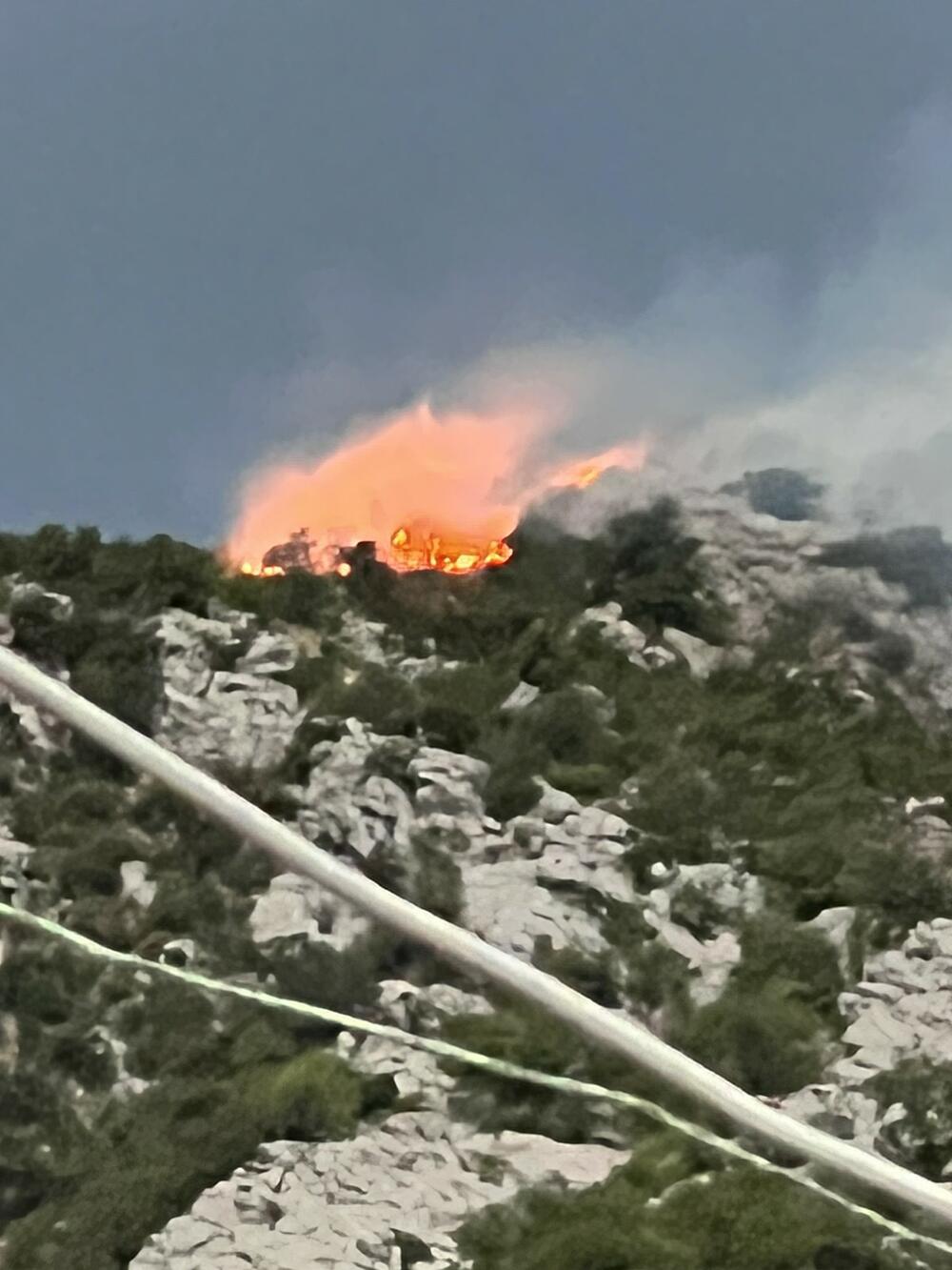 <p>Požari su izbili na nepristupačnim terenima, visoko u brdima</p>