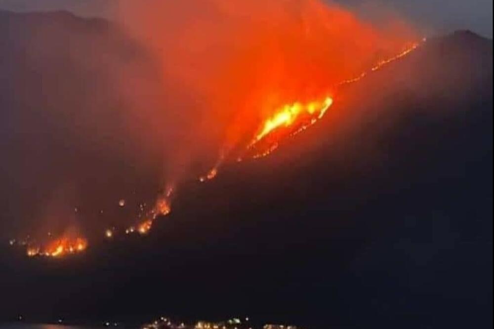 Ovih dana gori na više lokacija na obali, Foto: Čitalac Vijesti