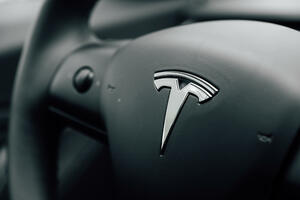 Tesla povlači više od dva miliona automobila da bi popravili...
