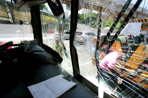 Prevrnuo se autobus kod Leskovca, jedna osoba poginula, više od 20...