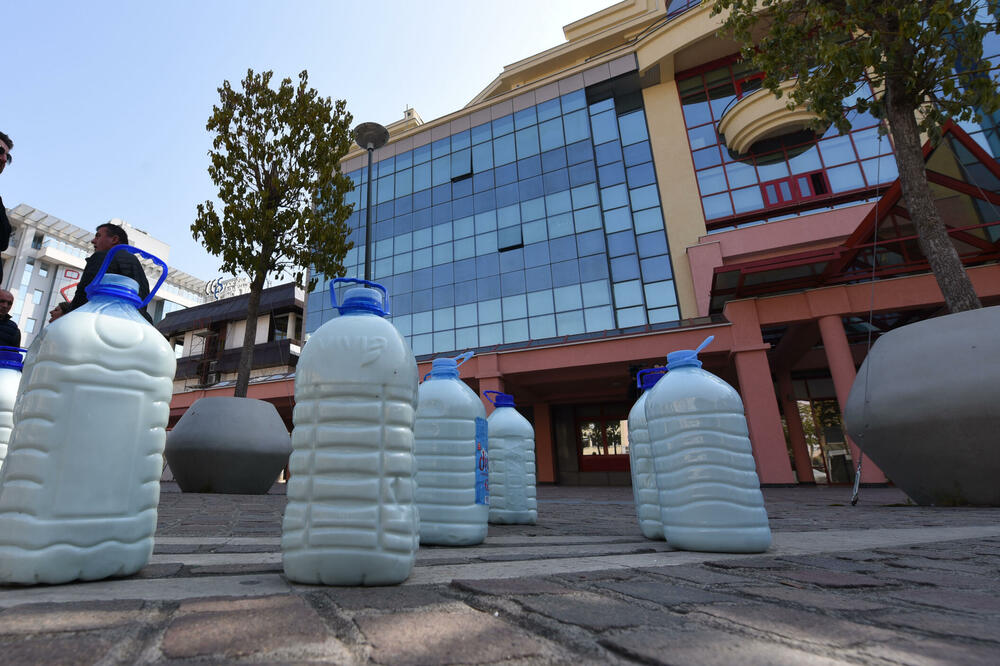 Stočari iz više navrata protestovali nezadovoljni otkupnom cijenom mlijeka: Sa jednog od okupljanja, Foto: BORIS PEJOVIC