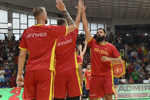 Rasterećena Crna Gora traži čudo u zemlji košarke