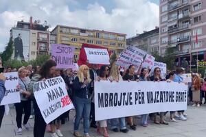 Protesti u Prištini zbog silovanja djevojčice: "Ako se plašiš...
