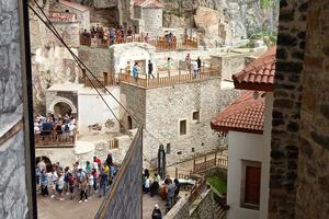 Manastir Sumela, drevni grad uzidan u stijene crnih planina...