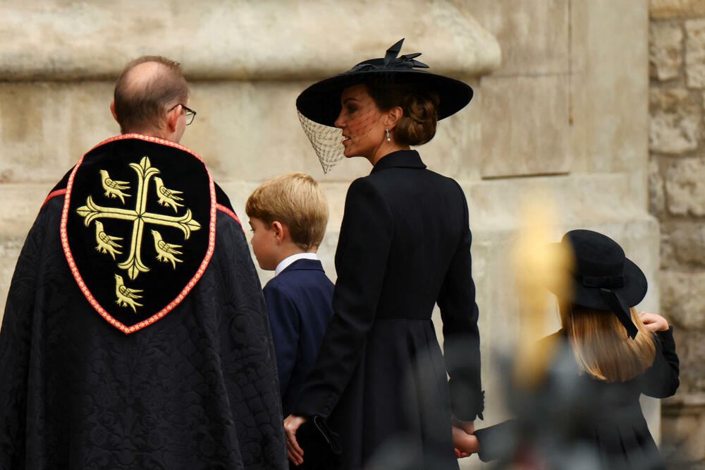 <p>Sahrana kraljice je prva državna sahrana u Velikoj Britaniji od smrti premijera Vinstona Čerčila 1965. godine</p>