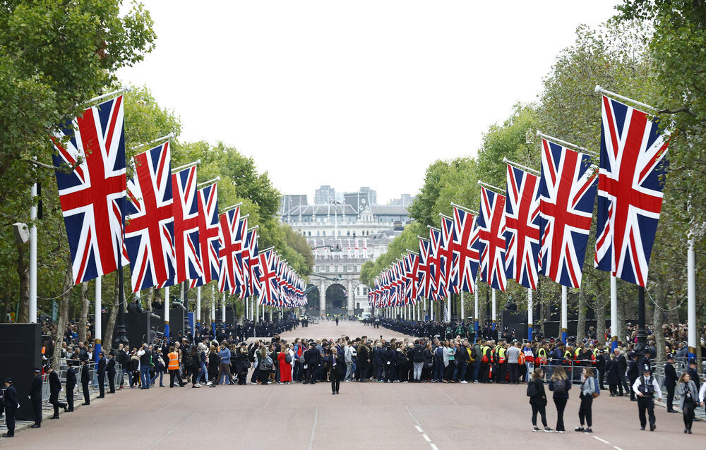 <p>Sahrana kraljice je prva državna sahrana u Velikoj Britaniji od smrti premijera Vinstona Čerčila 1965. godine</p>