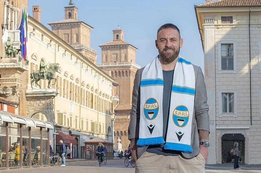 Soccer: Roma legend De Rossi takes over at Serie B Spal - English 