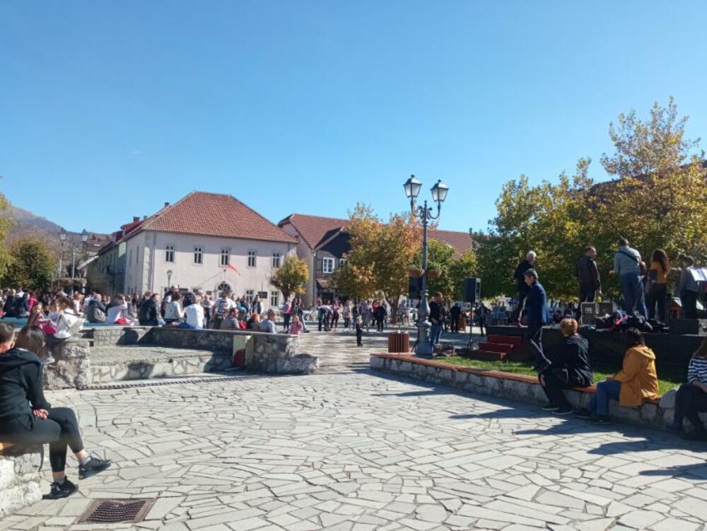 <p>Posjetioci su mogli da degustiraju jela tradicionalne kuhinje tog kraja</p>