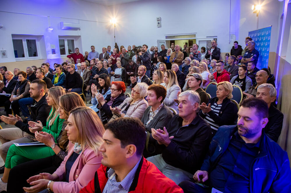 Sa konvencije koju je održao Pokret "Svi za naš grad", Foto: Pokret Svi za naš GRAD