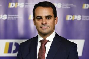 Raičević za "Vijesti": Vlada koči razvoj Bara