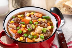 Toplo i zdravo: Supa sa povrćem i finim kuglicama iznenađenja