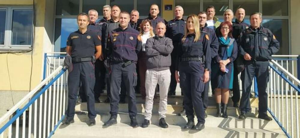 <p>Nezavisni sindikat policije organizovao je danas protest zbog, kako su ranije saopštili, ogromnog nezadovoljstva sopstvenim materijalnim statusom i položajem koji zauzimaju u društvu<br /> </p>