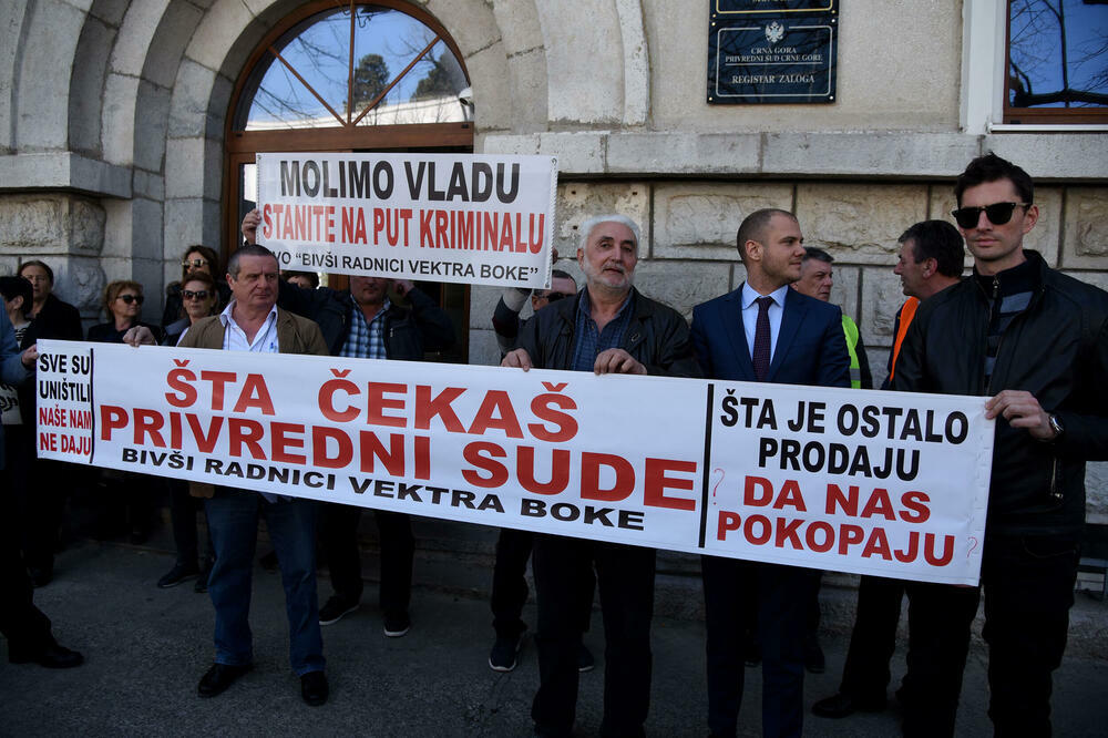 Radni sporovi traju godinama, pa ih često pretekne stečaj: Sa jednog od protesta bivših radnika “Vektra Boke”, Foto: Luka Zekovic