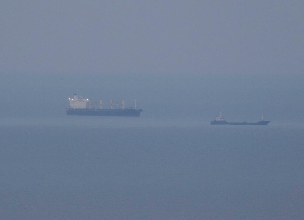 Teretni brodovi sa ukrajinskim žitom juče u Crnom moru, blizu luke u Odesi