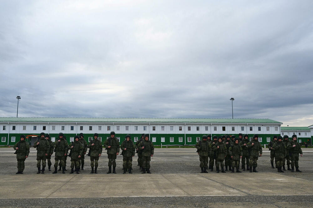 Ruski rezervisti prisustvuju ceremoniji prije upućivanja u vojne jedinice, Foto: Reuters