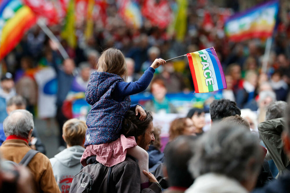 <p>Slanje oružja nije pomoglo u prekidu rata, već ga je podsticalo, kazao je jedan od učesnika protesta</p>