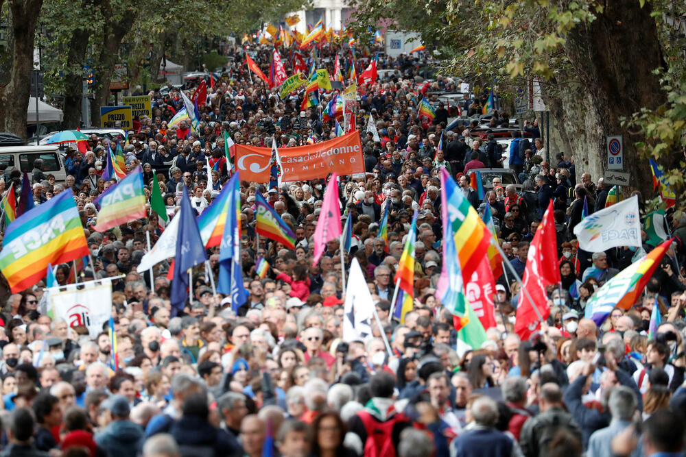 <p>Slanje oružja nije pomoglo u prekidu rata, već ga je podsticalo, kazao je jedan od učesnika protesta</p>