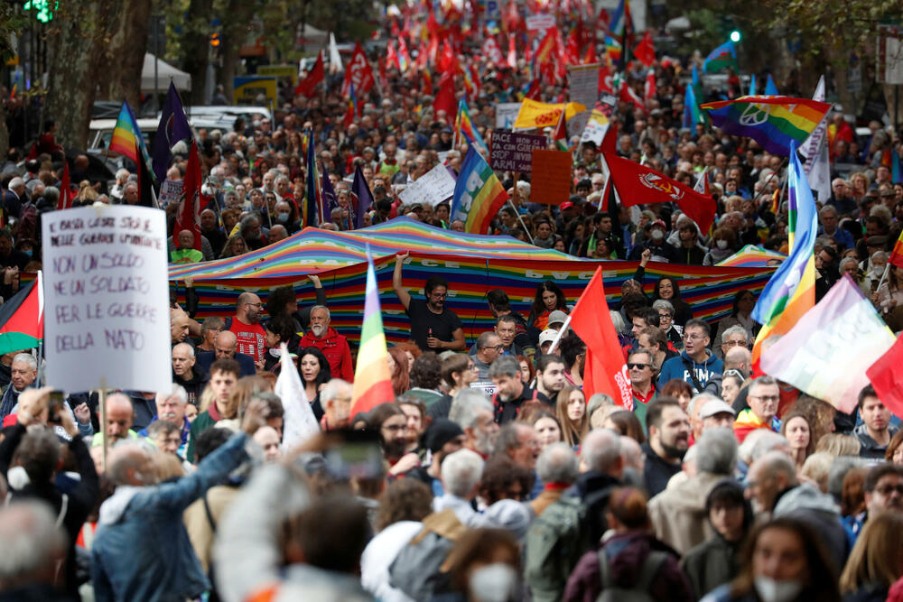 <p>Slanje oružja nije pomoglo u prekidu rata, već ga je podsticalo, kazao je jedan od učesnika protesta</p>