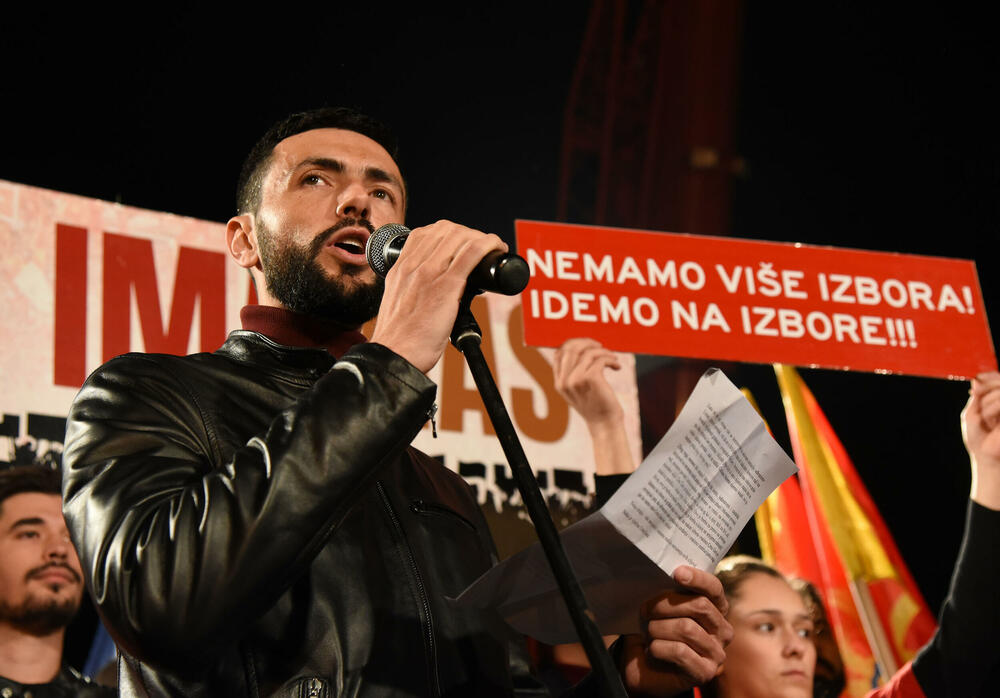 <p>U galeriji fotoreportera Vijesti pogledajte kako je bilo na protestu koji je večeras održan ispred Skupštine Crne Gore. Protest je održan pod sloganom "Ima nas".</p>