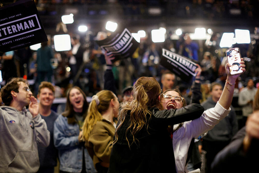 Reakcija pristalica nakon saopštenja rezultata koji ukazuju na pobjedu demokratskog kandidata za guvernera Pensilvanije Džoša Šapira, Foto: Rojters