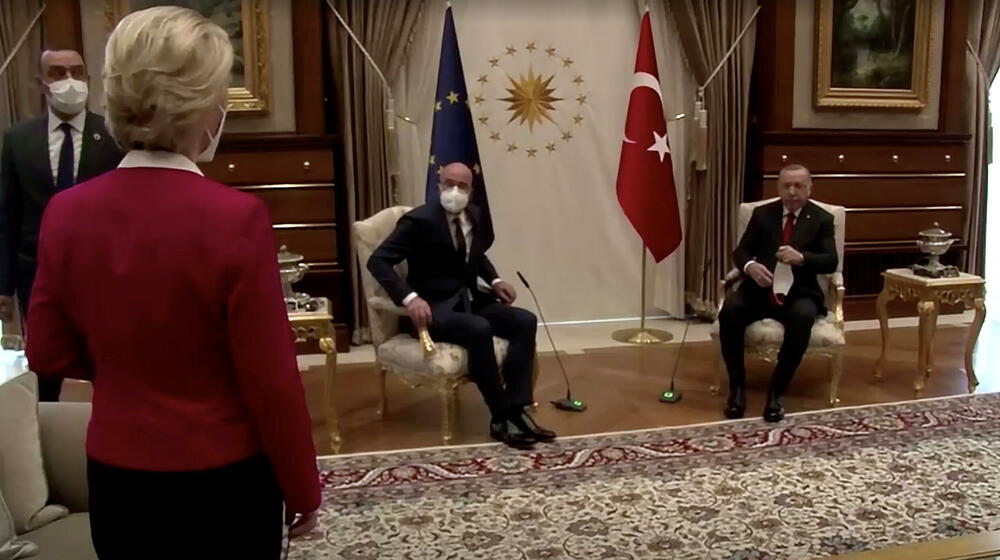 Sa sastanka u Turskoj na kojem nije bila predviđena stolica za Fon der Lajenovu 