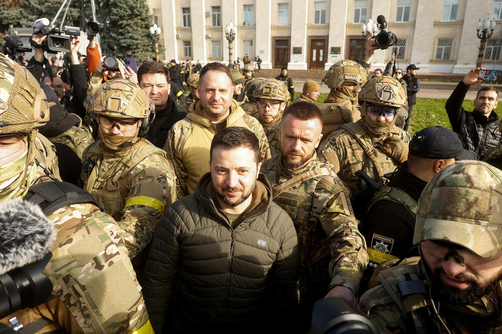 <p>Herson je bila jedina regionalna prijestonica koju su Rusi osvojili još u prvim danima invazije krajem februara, ali su odlučili da se iz nje povuku u novembru, tvdreći da je riječ o strateškom potezu</p>