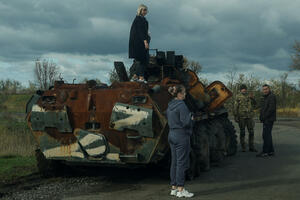 Šta Ukrajinci rade s olupinama ruskih tenkova?