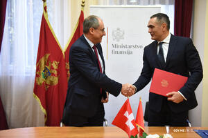 Damjanović i Šmid potpisali izmjene sporazuma o reprogramu duga