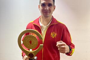 "Zlatni gong" pripao Stefanu Savkoviću