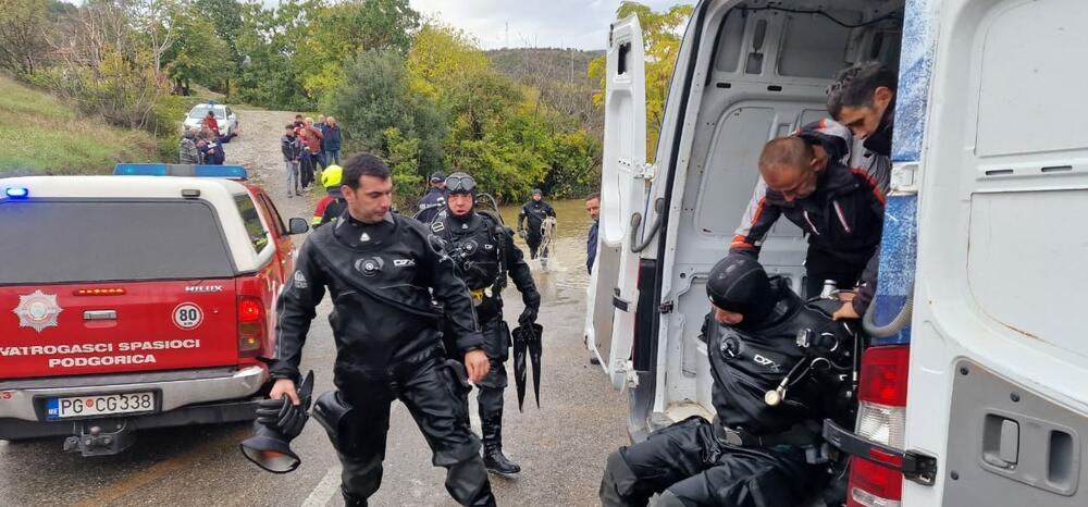 <p>Do nesreće je došlo kada je "citroen sakso", plave boje, sletio oko 7.37 sati u potok Širolija, rečeno je "Vijestima" nezvanično iz Uprave policije</p>