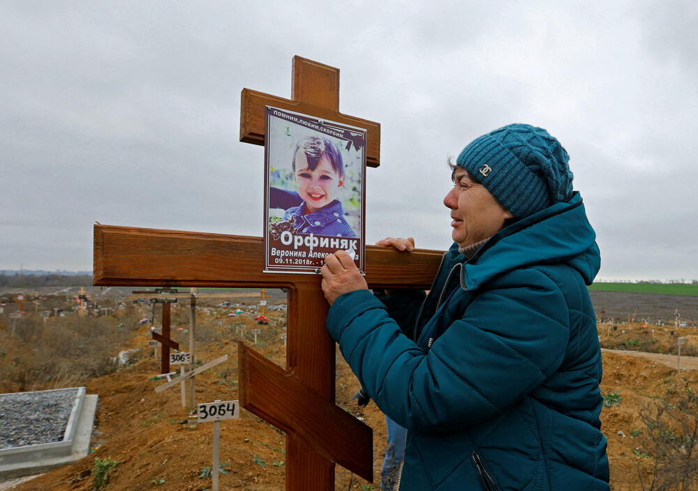 <p>RSE navodi da je groblje masovno prošireno nakon ruskog preuzimanja grada, uglavnom sa grobovima označenim samo brojem</p>