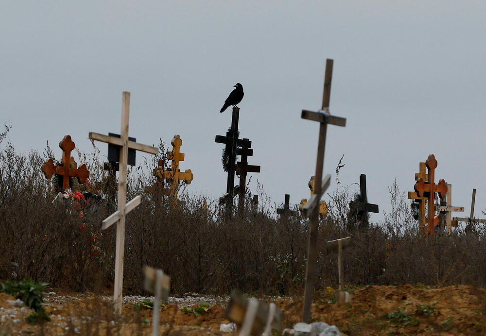 <p>RSE navodi da je groblje masovno prošireno nakon ruskog preuzimanja grada, uglavnom sa grobovima označenim samo brojem</p>