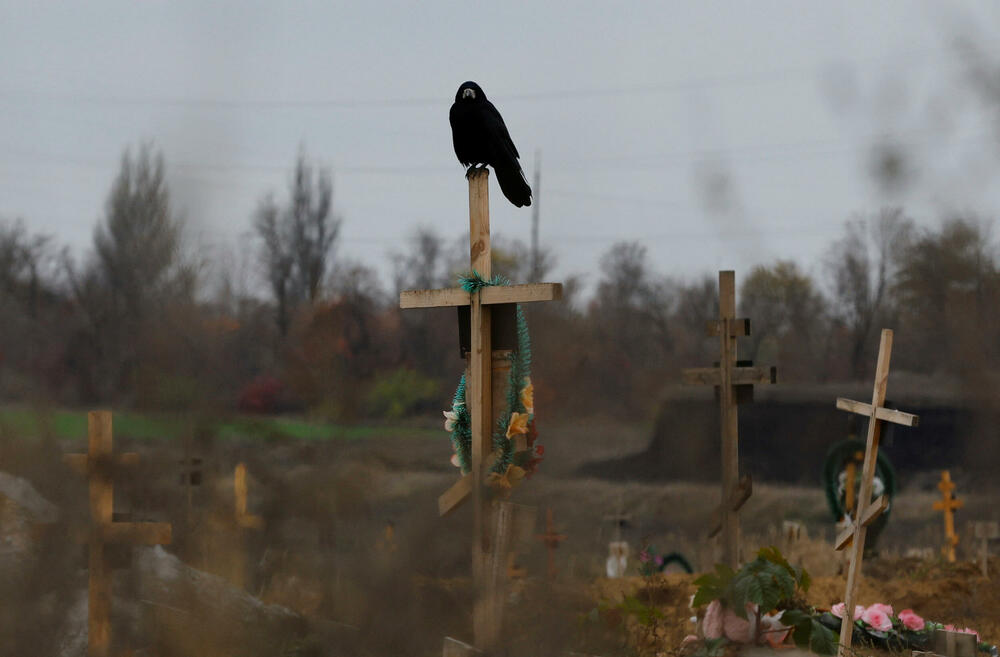 <p>RSE navodi da je groblje masovno prošireno nakon ruskog preuzimanja grada, uglavnom sa grobovima označenim samo brojem</p>