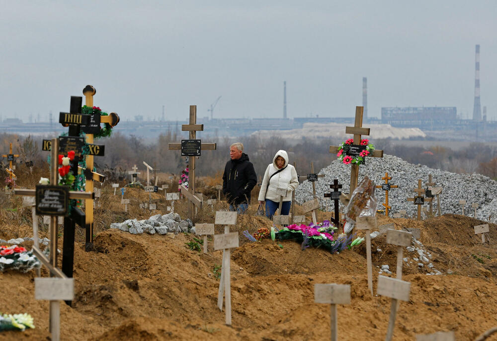 <p>RSE navodi da je groblje masovno prošireno nakon ruskog preuzimanja grada, uglavnom sa grobovima označenim samo brojem</p>