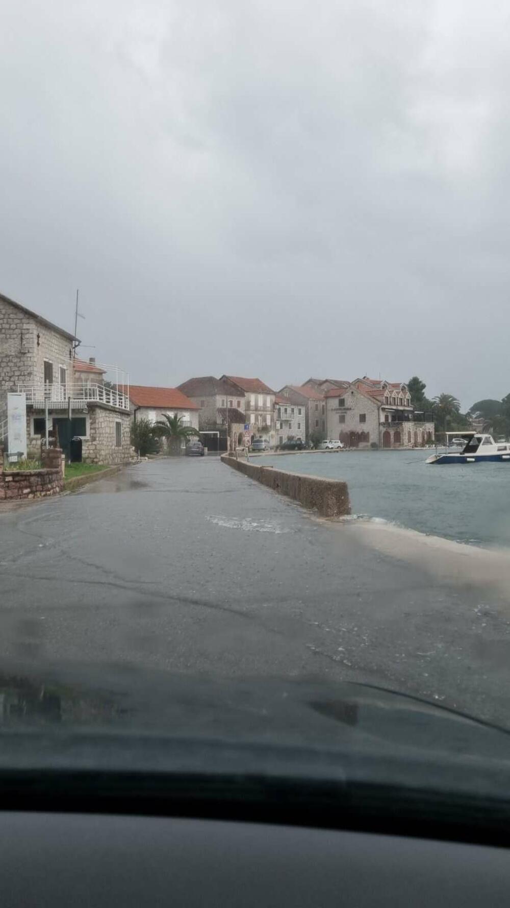 <p>Očekuje se da će najveći nivo plime početi polako da opada</p>