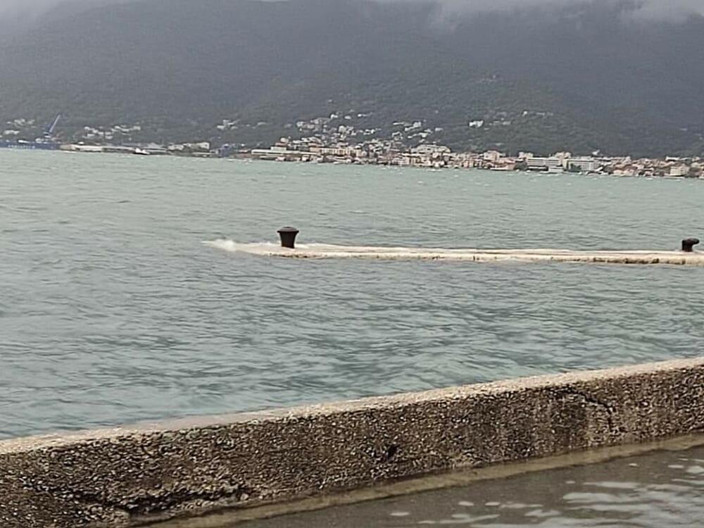 <p>Očekuje se da će najveći nivo plime početi polako da opada</p>