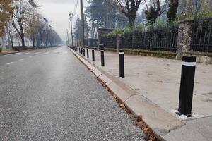 Cetinje: Postavljene parking barijere u Bulevaru crnogorskih heroja