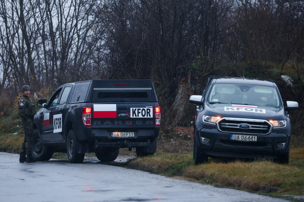 <p>Građani sjeverne Mitrovice i Zvečana okupili su se na barikadi u Rudaru, a policije ima na svim prelazima</p>