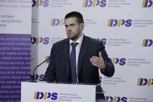 Nikolić: Uprava policije demantovala tvrdnje Abazovića da mi...