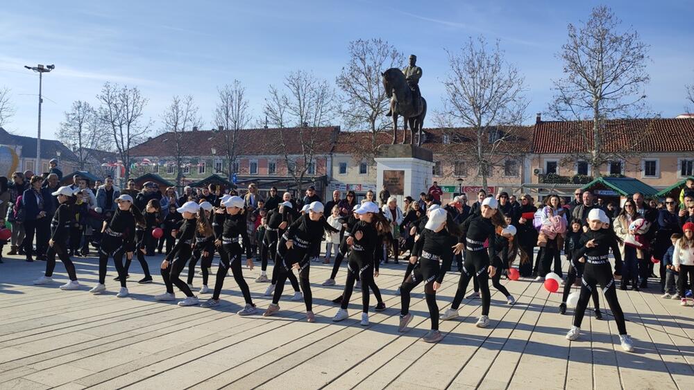 <p>Novogodišnji i Božićni bazar će trajati do 20. januara</p>