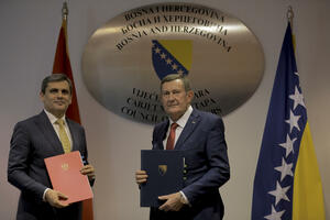 Vijeća ministara BiH i Vlada CG potpisali Memorandum o saradnji na...